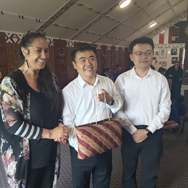 Iwi representatives exchanging gifts with Jiangxi partners
